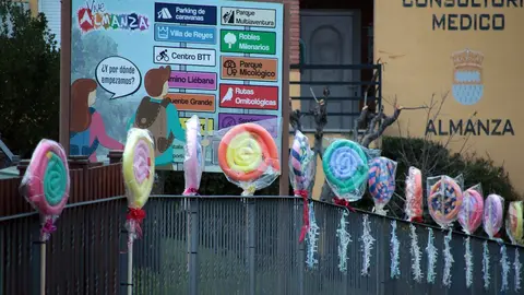 La localidad leonesa de Almanza inauguró este sábado su espectacular iluminación navideña.
