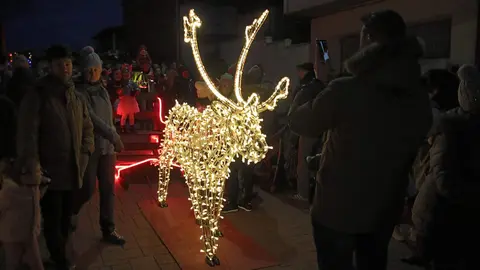 La localidad leonesa de Almanza inauguró este sábado su espectacular iluminación navideña.