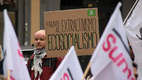 El movimiento ‘Respeto’ convoca una movilización ciudadana autonómica para exigir a la Junta responsabilidad tras los incendios, con la asistencia de los líderes autonómicos del PSOE, Carlos Martínez, y de Izquierda Unida, Juan Gascón, entre otros. Foto: Peio García