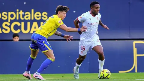 Un gran pase de Ribeiro ha permitido a Manu Justo hacer el 1-2.