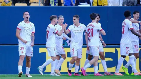 El equipo del 'Cuco' Ziganda se impone al Cádiz remontando un 1-0 adverso y con Badia como protagonista tras detener un penalti y ser determinante en los minutos claro