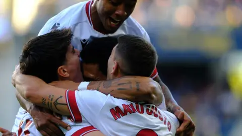 El equipo del 'Cuco' Ziganda se impone al Cádiz remontando un 1-0 adverso y con Badia como protagonista tras detener un penalti y ser determinante en los minutos claro