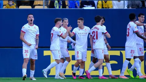 El equipo del 'Cuco' Ziganda se impone al Cádiz remontando un 1-0 adverso y con Badia como protagonista tras detener un penalti y ser determinante en los minutos claro