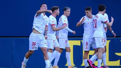 El equipo del 'Cuco' Ziganda se impone al Cádiz remontando un 1-0 adverso y con Badia como protagonista tras detener un penalti y ser determinante en los minutos claro
