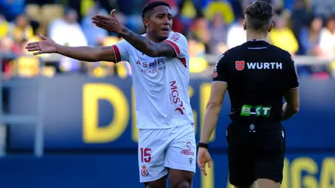 El equipo del 'Cuco' Ziganda se impone al Cádiz remontando un 1-0 adverso y con Badia como protagonista tras detener un penalti y ser determinante en los minutos claro