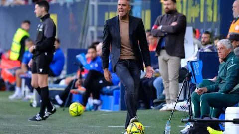 El equipo del 'Cuco' Ziganda se impone al Cádiz remontando un 1-0 adverso y con Badia como protagonista tras detener un penalti y ser determinante en los minutos claro