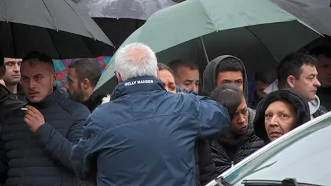 El presidente de la Junta, Alfonso Fernández Mañueco asiste al funeral por el minero fallecido acompañado por el presidente del Principado, Adrián Bardón y el consejero de Fomento, Juan Carlos Suárez Quiñones. Fotos: Peio García