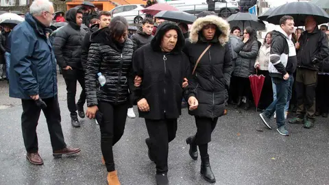 El presidente de la Junta, Alfonso Fernández Mañueco asiste al funeral por el minero fallecido acompañado por el presidente del Principado, Adrián Bardón y el consejero de Fomento, Juan Carlos Suárez Quiñones. Fotos: Peio García