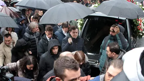 El presidente de la Junta, Alfonso Fernández Mañueco asiste al funeral por el minero fallecido acompañado por el presidente del Principado, Adrián Bardón y el consejero de Fomento, Juan Carlos Suárez Quiñones. Fotos: Peio García