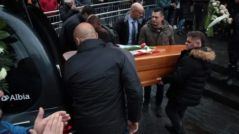 El presidente de la Junta, Alfonso Fernández Mañueco asiste al funeral por el minero fallecido acompañado por el presidente del Principado, Adrián Bardón y el consejero de Fomento, Juan Carlos Suárez Quiñones. Fotos: Peio García