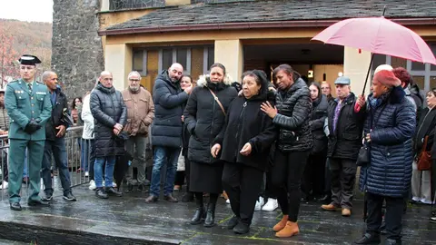 El presidente de la Junta, Alfonso Fernández Mañueco asiste al funeral por el minero fallecido acompañado por el presidente del Principado, Adrián Bardón y el consejero de Fomento, Juan Carlos Suárez Quiñones. Fotos: Peio García
