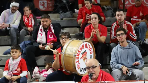 La Cultural se impone al colista en medio del desconcierto. Un parcial demoledor tras el descanso sostiene a un equipo leonés que volvió a sufrir en los minutos finales. Fotos: Isaac Llamazares