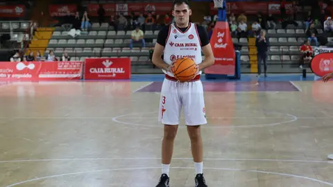 La Cultural se impone al colista en medio del desconcierto. Un parcial demoledor tras el descanso sostiene a un equipo leonés que volvió a sufrir en los minutos finales. Fotos: Isaac Llamazares