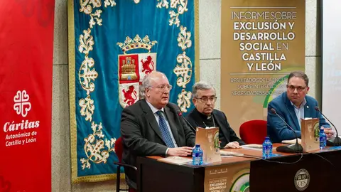 Presentación del Informe sobre Exclusión y Desarrollo Social en Castilla y León, elaborado por la Fundación Foessa. Participan el presidente del CES de Castilla y León, Enrique Cabero, el presidente de Cáritas Castilla y León, Guenther E. Boelhoff, y el miembro del Comité Técnico de la Fundación Foessa, Pedro Fuentes. Foto: Leticia Pérez