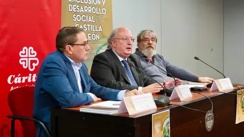 Presentación del Informe sobre Exclusión y Desarrollo Social en Castilla y León, elaborado por la Fundación Foessa. Participan el presidente del CES de Castilla y León, Enrique Cabero, el presidente de Cáritas Castilla y León, Guenther E. Boelhoff, y el miembro del Comité Técnico de la Fundación Foessa, Pedro Fuentes. Foto: Leticia Pérez