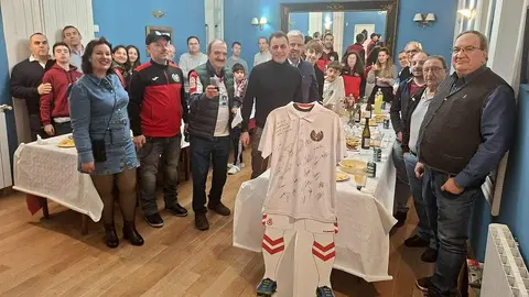 La Casa de León en Madrid fue este 23 de noviembre el escenario de la celebración del X aniversario de la Peña Culturalista Madrileña, un acto que reunió a socios, amigos y seguidores del club en un ambiente que la organización describió como 