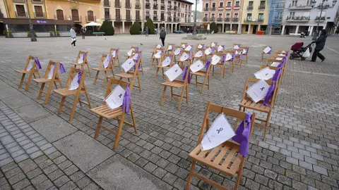 Acto conmemorativo del Ayuntamiento de Ponferrada con motivo del Día Internacional de la Eliminación de la Violencia contra la Mujer. Foto: César Sánchez.