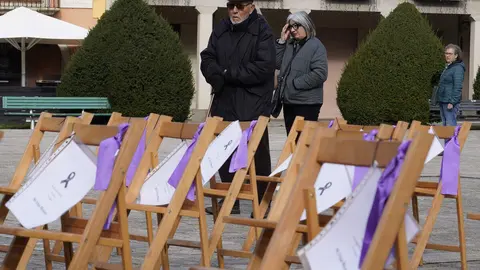 Acto conmemorativo del Ayuntamiento de Ponferrada con motivo del Día Internacional de la Eliminación de la Violencia contra la Mujer. Foto: César Sánchez.