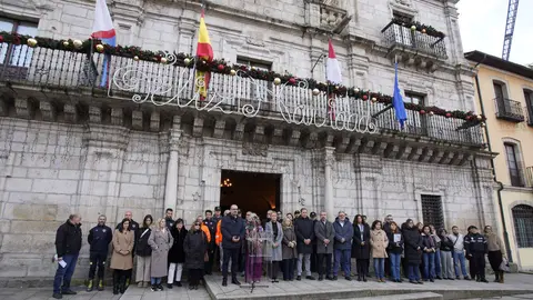 Acto conmemorativo del Ayuntamiento de Ponferrada con motivo del Día Internacional de la Eliminación de la Violencia contra la Mujer. Foto: César Sánchez.