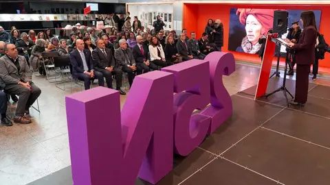 El delegado territorial de la Junta, Eduardo Diego, el presidente de la Diputación, Gerardo Álvarez Courel, el subdelegado de Gobierno, Héctor Alaiz, la vicerrectora de Inclusión, Igualdad y Proyección Social de la Universidad de León, Raquel Domínguez y, el alcalde de León, José Antonio Diez, participan en el acto institucional por el Día Internacional para la Eliminación de la Violencia contra las Mujeres. Foto: Campillo