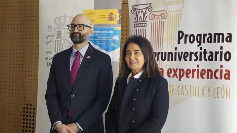 El subdelegado del Gobierno en León mantiene un encuentro con alumnos de la Universidad de la Experiencia en Astorga asistentes a la sesión celebrada en colaboración con la Universidad de León.