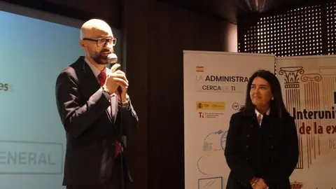 El subdelegado del Gobierno en León mantiene un encuentro con alumnos de la Universidad de la Experiencia en Astorga asistentes a la sesión celebrada en colaboración con la Universidad de León.