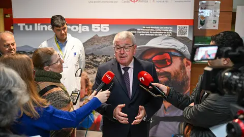 'Tu Línea Roja 55' llega al Hospital de León para concienciar a los pacientes de infarto sobre la importancia de reducir su colesterol.
