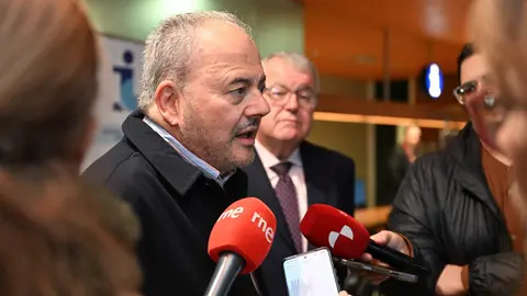 'Tu Línea Roja 55' llega al Hospital de León para concienciar a los pacientes de infarto sobre la importancia de reducir su colesterol.