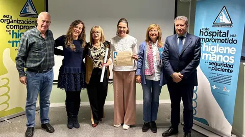 León reconoce a centros de salud y al Servicio de Urgencias por su compromiso con la higiene de manos. Boñar, Ribera del Esla, San Emiliano y Urgencias del CAULE reciben distintivos por su labor en seguridad del paciente.