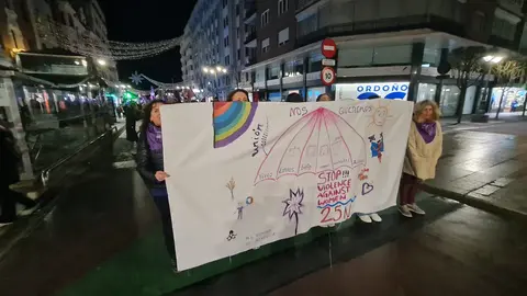 León clama contra la violencia machista en una marcha multitudinaria del 25N. Cientos de personas recorren el centro de la ciudad en una jornada marcada por las 38 víctimas mortales de 2025 y por los actos conmemorativos celebrados en toda España.