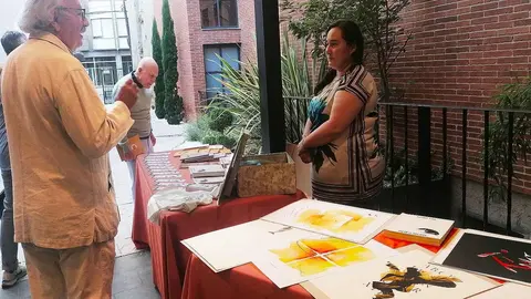 La apuesta más reciente y significativa de la Librería Arlequín subraya su elevado perfil cultural: la coordinación con la exposición del poeta pluridisciplinar leonés Gustavo Vega Mansilla que tiene hasta el próximos mes de enero en la prestigiosa Casa de la Poesía, Museo-Archivo Antonio Colinas