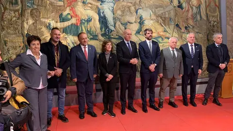 El alcalde de León, José Antonio Diez, se reúne con el ministro de Cultura, Ernest Urtasun, durante su visita a la capital momentos antes de anunciar la recuperación del Teatro Emperador. Fotos: Campillo