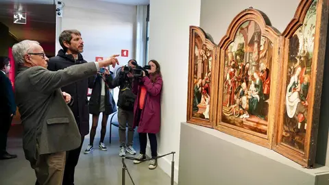El ministro de Cultura, Ernest Urtasun, visita el Museo de León junto al consejero de Cultura, Turismo y Deporte de la Junta, Gonzalo Santonja, el delegado del Gobierno, Nicanor Sen, el alcalde de León, José Antonio Diez, el delegado territorial de la Junta, Eduardo Diego, entre otros. Foto: Campillo