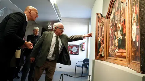 El ministro de Cultura, Ernest Urtasun, visita el Museo de León junto al consejero de Cultura, Turismo y Deporte de la Junta, Gonzalo Santonja, el delegado del Gobierno, Nicanor Sen, el alcalde de León, José Antonio Diez, el delegado territorial de la Junta, Eduardo Diego, entre otros. Foto: Campillo