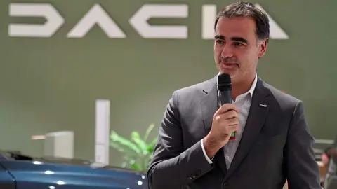 El director general de Dacia España, Laurent Sengenes, presenta en León el nuevo modelo Bigster C-SUV acompañado por el director general del Grupo Leomotor, Daniel Orejas. Foto: Campillo.