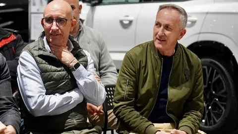 El director general de Dacia España, Laurent Sengenes, presenta en León el nuevo modelo Bigster C-SUV acompañado por el director general del Grupo Leomotor, Daniel Orejas. Foto: Campillo.