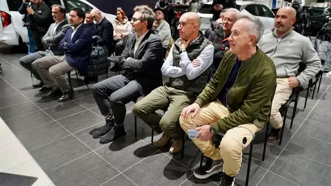 El director general de Dacia España, Laurent Sengenes, presenta en León el nuevo modelo Bigster C-SUV acompañado por el director general del Grupo Leomotor, Daniel Orejas. Foto: Campillo.