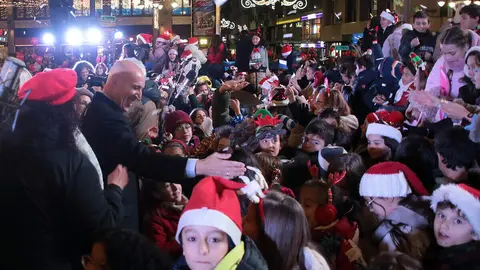 El alcalde de León, José Antonio Díez, preside el acto del encendido del alumbrado navideño de la ciudad. Foto: Peio García.