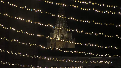 El alcalde de León, José Antonio Díez, preside el acto del encendido del alumbrado navideño de la ciudad. Foto: Peio García.