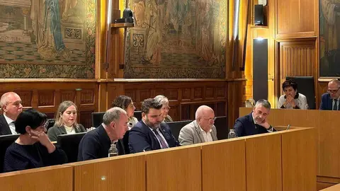 Un instante del pleno municipal celebrado este viernes en la Diputación Provincial debido a las obras que se realizan en el salón de plenos de San Marcelo.