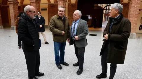 El consejero de Cultura, Turismo y Deporte, Gonzalo Santonja, inaugura la Jornada de presentación pública del programa de actuación en el pórtico occidental de la Catedral de León y de la réplica de una de sus esculturas. Foto: Campillo.culturas