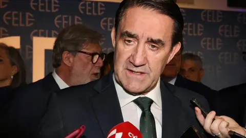 La Federación Leonesa de Empresarios celebra el 33 Día de la Empresa con un acto al que asiste el presidente de la Confederación Española de Organizaciones Empresariales, Antonio Garamendi, y en que se entregarán el galardón al Empresario del Año 2025 y otras distinciones. Foto: Campillo.