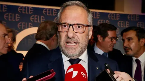 La Federación Leonesa de Empresarios celebra el 33 Día de la Empresa con un acto al que asiste el presidente de la Confederación Española de Organizaciones Empresariales, Antonio Garamendi, y en que se entregarán el galardón al Empresario del Año 2025 y otras distinciones. Foto: Campillo.