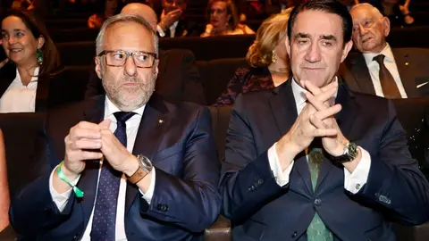 La Federación Leonesa de Empresarios celebra el 33 Día de la Empresa con un acto al que asiste el presidente de la Confederación Española de Organizaciones Empresariales, Antonio Garamendi, y en que se entregarán el galardón al Empresario del Año 2025 y otras distinciones. Foto: Campillo.