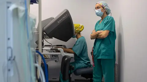 Cirugía robótica con el sistema Da Vinci en el Hospital Universitario Santa Bárbara de Soria. Foto: Concha Ortega.