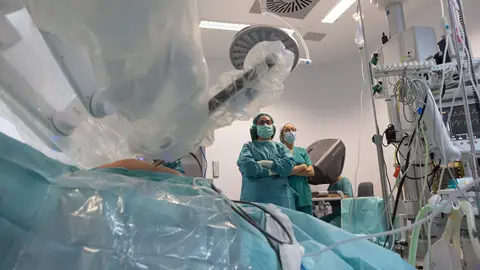 Cirugía robótica con el sistema Da Vinci en el Hospital Universitario Santa Bárbara de Soria. Foto: Concha Ortega.