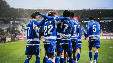 Bajo una tormenta el equipo de Ziganda sufre ante un Granada muy intenso y con el balón bajo su control.