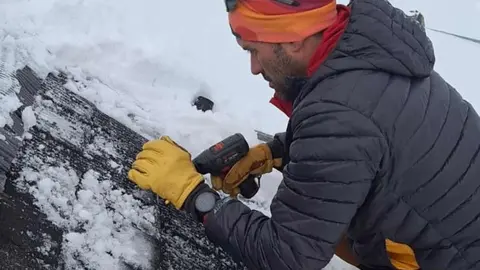Los responsables del emblemático refugio de Picos de Europa explican que parte del tejado fue arrancado por el temporal y que no podrán abrir este invierno