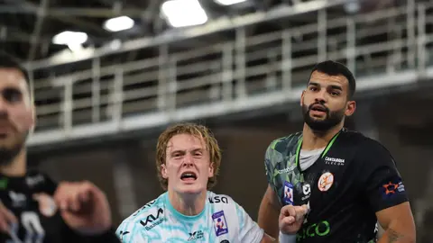 El Abanca Ademar se deja otra renta amplia y solo suma un punto ante Torrelavega. Foto: Isaac Llamazares.