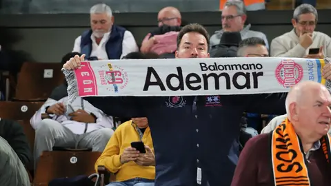 El Abanca Ademar se deja otra renta amplia y solo suma un punto ante Torrelavega. Foto: Isaac Llamazares.